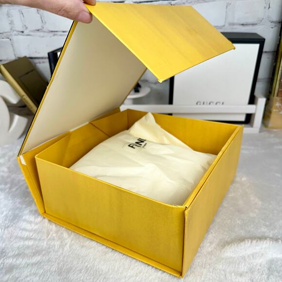 FENDI Magnetic Closure Large Box with tissue paper NICE! - Picture 6 of 11